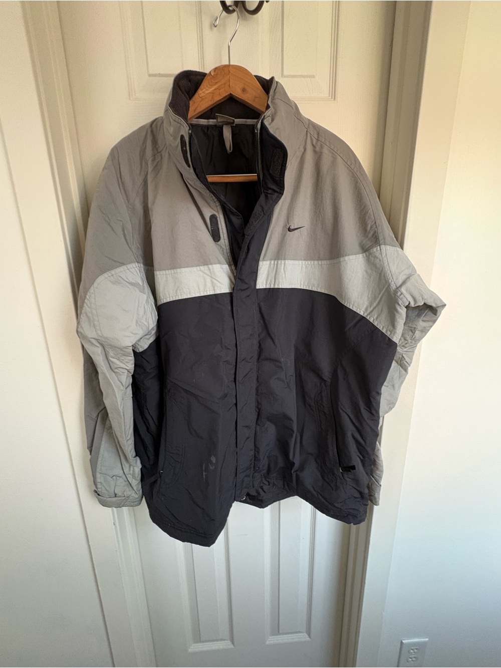 Nike Two-Tone Black and Light Gray Colorblock Windbreaker